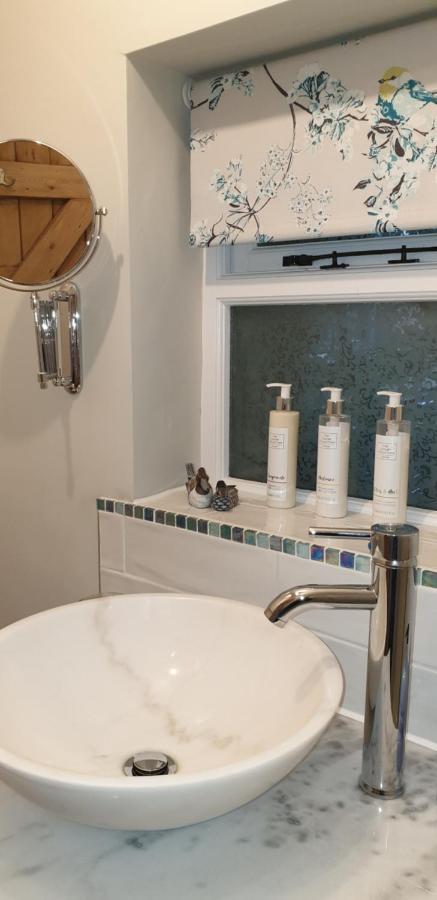 The Nest At Bramble Cottage Lacock Extérieur photo